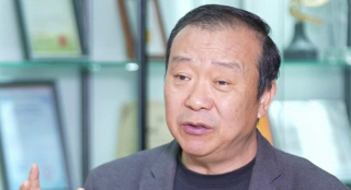 玖辛奈脱了内裤撅起来屁股被打